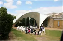 . Geschwungene Formen -

Das Restaurant der Serpentine Sackler Gallery im Londoner Hyde Park. Geplant von Zaha Hadid Architects, er�ffnet 2013.

23.06.2015 (M)