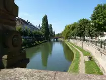 Stra�burg, Blick von der Giesbuesbruck (Pont de la Fonderie) entlang des Ill-Kanales zur Steinbruck, Aug.2016