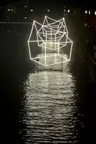 Lichtkunst �Welcome To My Home� am Herengracht in Amsterdam. Aufnahme: 3. Januar 2017.