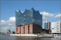 . Die Hamburger Elbphilharmonie -

Ansicht von S�dosten.

27.09.2016 (J)