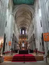 Lisieux, Chor der Kathedrale St. Pierre, Gest�hl aus dem 14. Jahrhundert (12.07.2016)
