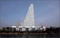 . Dreiecke Form -

Der Roche-Tower in Basel beschreibt eine dreieckige Gro�form. Es sollen noch weitere T�rme an dieser Stelle folgen, darunter ein mit 205 Meter noch h�herer ebenfalls dreieckiger Wolkenkratzer.

15.02.2016 (M)