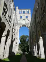 Jumieges, Abteiruine, erbaut im 11. Jahrhundert (14.07.2016)