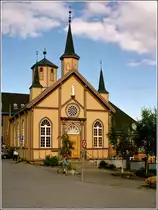 Troms�. Die katholische Var Frue kirke ist in Holzbauweise errichtet.
Scan eines Fotos vom August 2003.