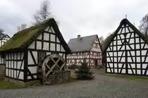 FACHWERKENSEMBLE IN HACHENBURG/WW
Alte Westerw�lder Fachwerkh�user lassen sich im Landschaftsmuseum HACHENBURG/Ww.
auch mit ihrer Inneneinrichtung besichtigen,wie hier die �lm�hle und das
M�hlenwohnhaus aus den Jahren 1700/50 in der Vorweihnachtszeit am 20.11.16...