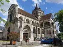 Evreux, Kirche Saint-Taurin, erbaut im 11. Jahrhundert, rein romanisches Querschiff, 
Fassade aus der zeit Ludwigs XV. (15.07.2016)