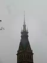 Hamburg im Nebel am 12.11.2016: Rathausturm  /