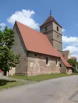 Wasserzell, St. Stephanus Kirche, Sandsteinquaderbau mit Steilsatteldach und Chorturm mit Zeltdach, erbaut im 14. Jahrhundert, Turmobergescho� von 1846 (26.05.2016)