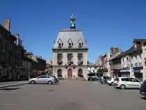 Fismes, Westfassade des Rathaus am Place du Marche (17.07.2016)
