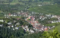 Steinbach, ein Stadtteil von Baden-Baden, Blick vom 515m hohen Yberg auf den Winzerort der Reblandgemeinde, Sept.2015