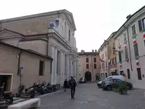 Desenzano, Pfarrkirche St. Maria Maggiore, erbaut Ende des 16. Jahrhundert, dreischiffiger Bau (08.10.2016)