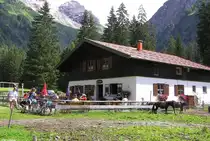 Einkehr in die Untere Gutenalp (1048 m) auf dem R�ckweg durch das Oytal (Landkreis Oberallg�u - Sommer 2004)
