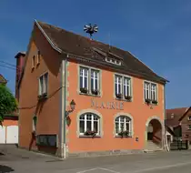 Friesenheim, das Rathaus der ca. 650 Einwohner z�hlenden Gemeinde im Unterelsa�, Juni 2016