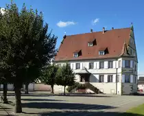 Plobsheim, das Schlo� der Adelsfamilie Zorn, erbaut 1590, heute Schulhaus, Okt.2016