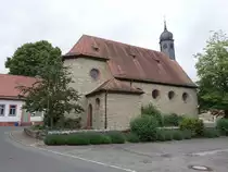 M�delhofen, St. Kilian Kirche, Saalbau mit eingezogenem Chor und n�rdlichem Dachreiter mit Zwiebelhaube, erbaut 1928 (15.06.2016)