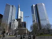 FRANKFURTER ARCHITEKTUR....
Immer wieder faszinierend,die Hochhaus-Architektur in FRANKFURT,die die skyline
dieser Weltmetropole so pr�gt...hier am 12.3.2017