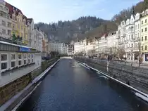 Karlsbad, H�user entlang der Eger in Stadtzentrum (19.02.2017)