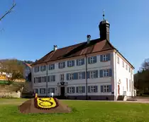 Heiligenzell, das Schlo�, entstanden aus einem Gutshof aus dem 15.Jahrhundert des Klosters Schuttern, dann Sommersitz der �bte, seit 1926 Eigentum der Gemeinde und seit 1984 Kulturzentrum des Ortes, M�rz 2017 