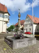 Gro�ingersheim, Marktbrunnen am Hindenburgplatz (26.06.2016)