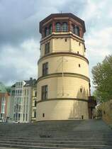 D�sseldorf am Rhein, Turm an der Rheinpromenade, Fr�hjahr 2003