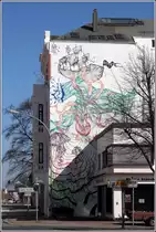 Bremerhaven. Eine phantasievolle Malerei ziert diese Hauswand in der Hafenstra�e: eine Riesenkrake greift mit ihren Armen nach einem Segelschiff.
09.04.2017