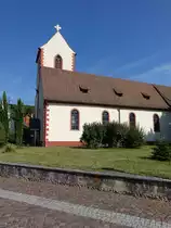 B�tzingen, die Ev. St. Laurentius stammt aus dem Mittelalter (15.08.2016)