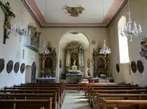 Feldkirch im Breisgau, barocke Alt�re in der St. Martin Kirche, Hochaltarbild von 1750, Deckenfresken von Johann Burghart (15.08.2016)