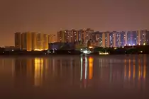 N�chtlicher Blick �ber den Qinggou Ditch auf Jinjiang, Quanzhou am 07.04.2107.