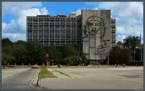 Am Plaza de la Revoluci�n in Havanna befindet sich das kubanische Innenministerium, welches mit einem riesigem Portr�t Che Guevaras versehen ist. (19.03.2017)