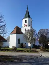 Waltendorf, Pfarrkirche St. Peter und Paul. Turm und Chor sind sp�tgotisch um 1495, das Langhaus und die Sakristei entstanden um 1790 (14.11.2016)