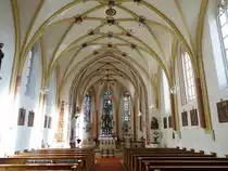 Aunkirchen, Innenraum der Hl. Kreuzauffindungskirche, eingezogenen Chor und Netzrippengew�lbe mit gekehlten Rippen (20.11.2016)