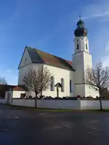 Galgweis, Pfarrkirche St. Peter und Paulus, sp�tbarocker ausgerundeter Saalbau mit eingezogenem Chor und S�dturm, erbaut von 1757 bis 1759 durch Georg Felix Hirschst�tter (20.11.2016)