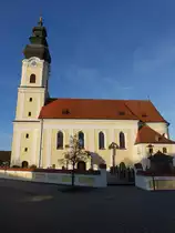 Mariakirchen, Maria Himmelfahrt Kirche, Sp�tbarockbau von Niklas Wolf, erbaut 1741, Westturm von 1756 (20.11.2016)