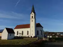 Obergrafendorf, Pfarrkirche St. Stephan, Saalbau mit eingezogenem Chor und f�nfgeschossigem Turm, erbaut im 15. Jahrhundert, 1863 und 1898 erh�ht (20.11.2016)