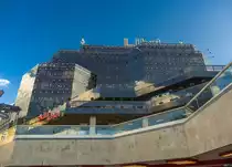 Eine Plaza am Westbahnhof in Budapest. Als das Geb�ude in den 80ern gebaut wurde war eine solche Glasfassade im Ostblock ziemlich selten, und strahlte Modernit�t. Die Aufnahme stammt vom 23.04.2017.