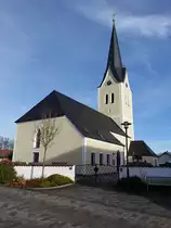 P�rndorf, St. Bartholom�us Kirche, sp�tgotisches Kirchenschiff aus dem 15. Jahrhundert, im 17. Jahrhundert barockisiert (20.11.2016)