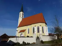 Sch�nerting, sp�tgotische St. Nikolaus Kirche, Saalbau mit leicht eingezogenem Polygonalchor, erbaut bis 1494 (20.11.2016)