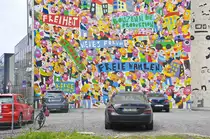 Das Wendebild �20 Jahre Danach� an der Br�hl-Arkade in Leipzig. Aufnahme: 1. Mai 2017.