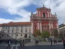Ljubljana, Maria Verk�ndigung Kirche am Preserenplatz, erbaut von 1646 bis 1660. Der fr�hbarocke Bau setzt sich aus dem Hauptschiff und zwei Seitenschiffen zusammen (04.05.2017)