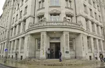 Eingang zum Museum in der Runden Ecke in Leipzig. Die Gedenkst�tte ist ein im ehemaligen Sitz der Bezirksverwaltung f�r Staatssicherheit am Dittrichring in Leipzig beheimatetes Museum �ber die Geschichte, Struktur und Arbeitsweise des Ministeriums f�r Staatssicherheit in der DDR. Aufnahme: 29. April 2017.