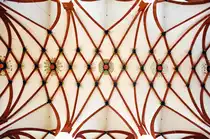 Das Innere der Thomaskirche in Leipzig von unten gesehen. Beim Luftangriff auf Leipzig in 1943 entstanden Sch�den am gesamten Bauwerk. Der Luftangriff hat auch gro�e Teile der die Kirche einst umgebenden Bebauung zerst�rt, so dass bei den Wiederherstellungen nach Kriegsende notwendig wurden. 
Aufnahme: 29. April 2017.