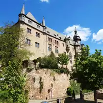 MARBURG-LANDGRAFENSCHLOSS HOCH �BER DER STADT
Auf dem 287 m hohen Schlossberg thront hoch �ber der ber�hmten Universit�tsstadt das LANDGRAFENSCHLOSS,
in dessen S�dfl�gel 1529 Weltgeschichte geschrieben wurde durch das  MARBURGER RELIGIONSGESPR�CH 
mit LUTHER,ZWINGLI und MELANCHTON �ber die Bedeutung des Abendmahls,hier am 9.5.2017....