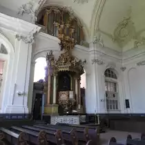 WEILBURG/LAHN-EV. SCHLOSSKIRCHE-INNENRAUM
Einen pr�chtigen evangelischen Kirchenbau findet man im SCHLOSS WEILBURG/LAHN,aus einer mittelalterlichen
Kirche durch Neubau 1713 fertiggestellt,mit Altar,Kanzel und Orgel in einer Achse angeordnet,
hier am 16.5.2017....