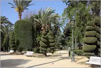 C�diz. Im Parque Genov�s schaffen die G�rtner pflanzliche Kunstwerke. 19.04.2017