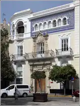 C�diz. Prachtvoll geschm�cktes Stadthaus in der Nordecke der Plaza de San Antonio. 19.04.2017