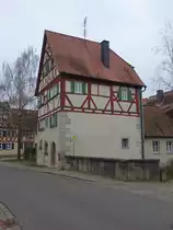 Gro�harbach, ehem. Landturm, Dreigeschossiger Halbwalmdachbau in Fachwerk �ber massivem Erdgeschoss mit verzahnter Eckquaderung, 16. Jahrhundert, Fachwerk im 17. Jahrhundert aufgesetzt (27.11.2016)