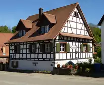 Bombach, sch�n restauriertes Fachwerkhaus im Ortszentrum, April 2017