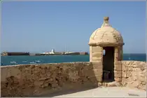 C�diz. Blick vom Castillo Santa Catalina zum Castillo de San Sebastian. 19.04.2017
