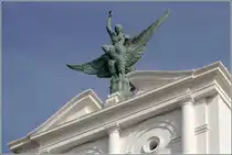 C�diz. Auf dem Edificio F�nix (Diario de C�diz) an der Plaza San Juan de Dios ist eine Ph�nix-Figur installiert. 19.04.2017