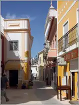 Ferragudo. Schmale Gassen durchziehen den alten Teil des Ortes. 20.04.2017